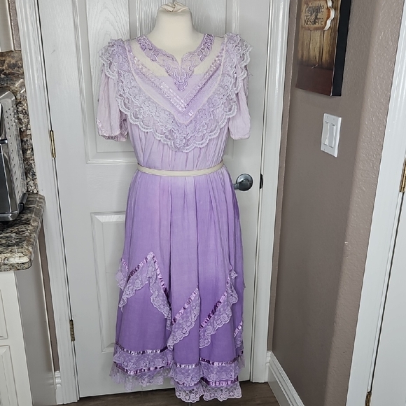 Source Unknown Dresses & Skirts - Vintage Boho Lace Ruffled Ombre Lavender Lace Baby Doll Dress Size Small Medium
